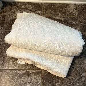 King sized cotton coverlet